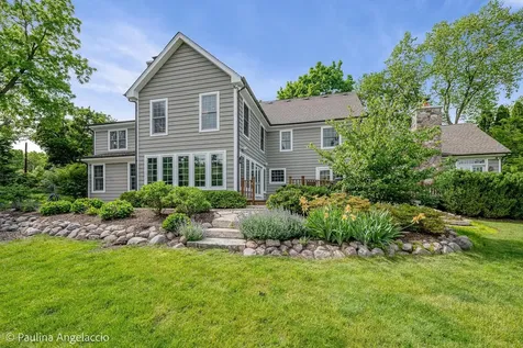 714 Thomas Court Libertyville IL 60048