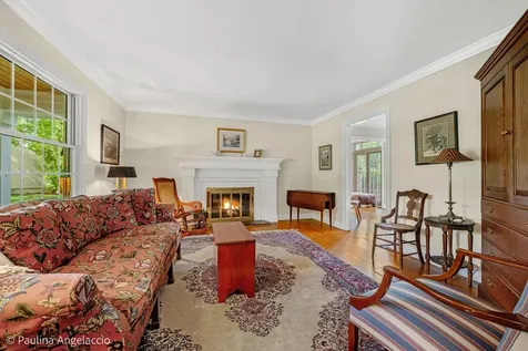 714 Thomas Court Libertyville IL 60048
