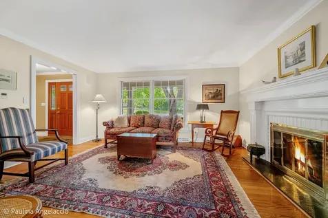 714 Thomas Court Libertyville IL 60048