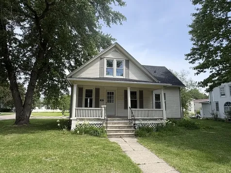 302 Oak Street Earlville IL 60518