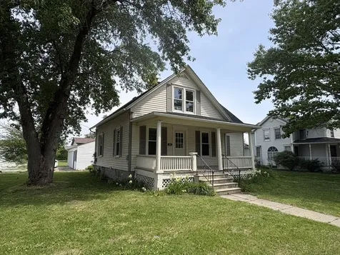 302 Oak Street Earlville IL 60518
