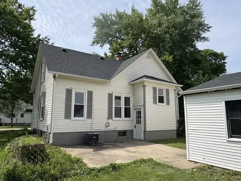 302 Oak Street Earlville IL 60518