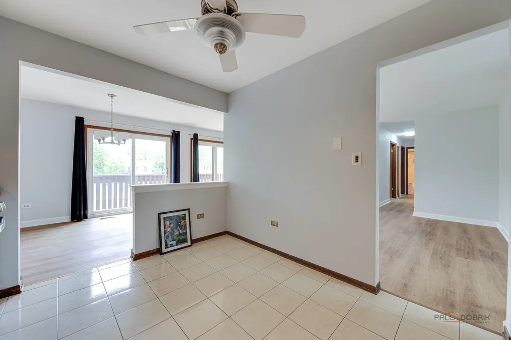676 Cumberland Trail Roselle IL 60172