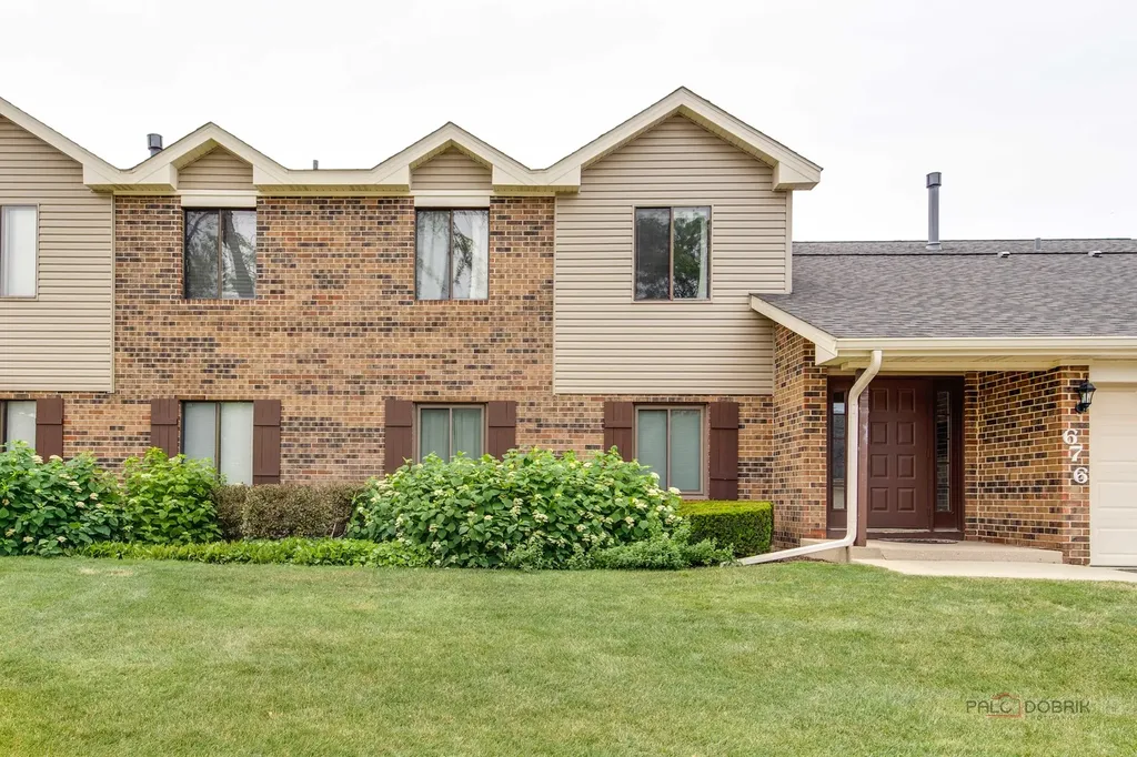 676 Cumberland Trail Roselle IL 60172