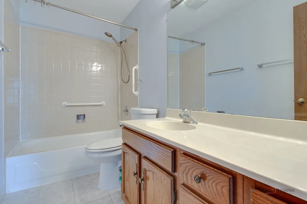 676 Cumberland Trail Roselle IL 60172