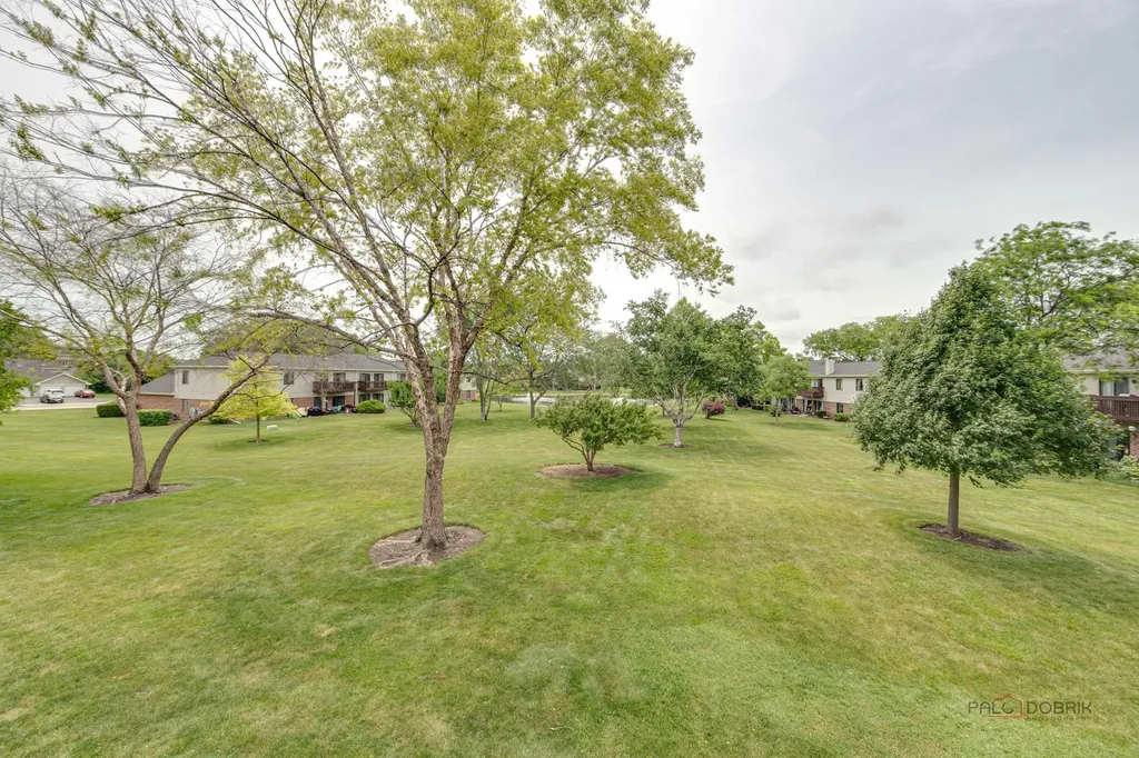 676 Cumberland Trail Roselle IL 60172