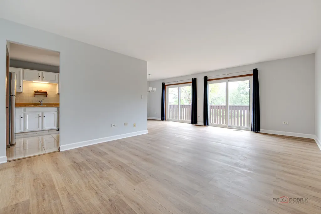 676 Cumberland Trail Roselle IL 60172