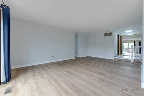 676 Cumberland Trail Roselle IL 60172