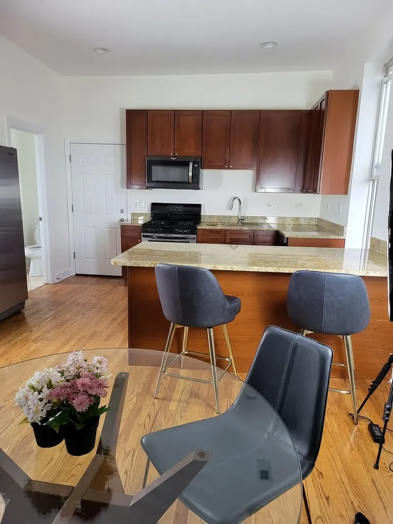 1924 North Honore Street Chicago IL 60622