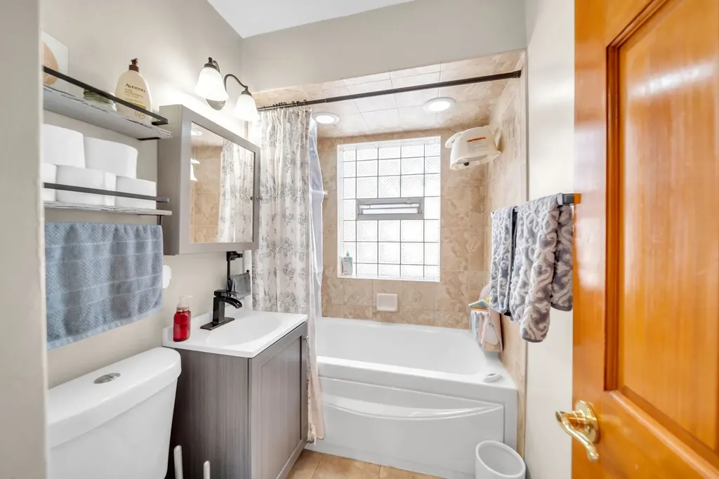 10805 South Drake Avenue Chicago IL 60655