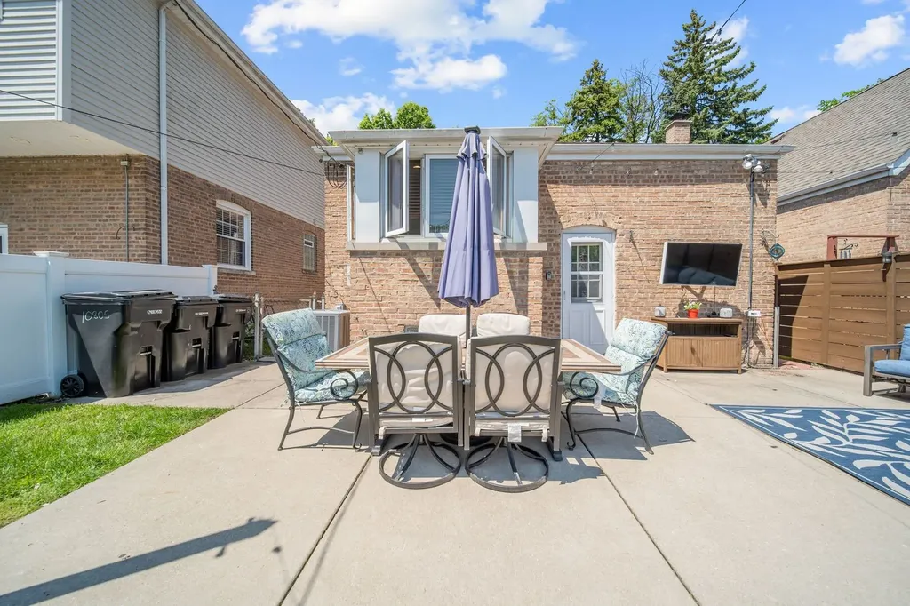 10805 South Drake Avenue Chicago IL 60655