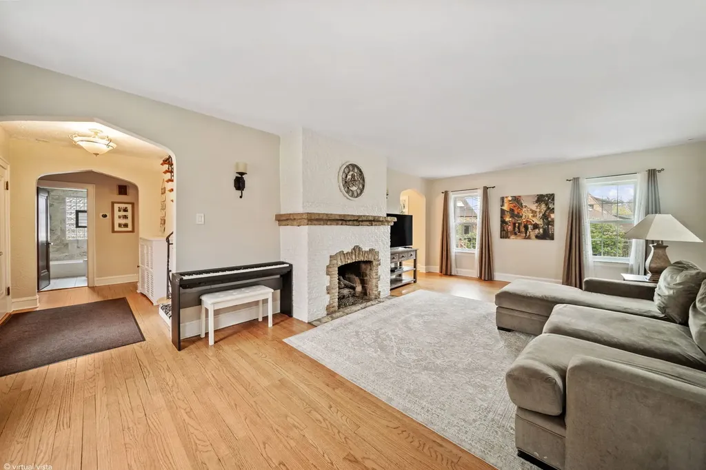 397 South Holly Avenue Elmhurst IL 60126