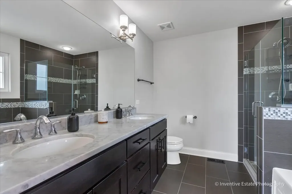 5642 North Lockwood Avenue Chicago IL 60646