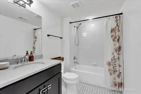 5642 North Lockwood Avenue Chicago IL 60646