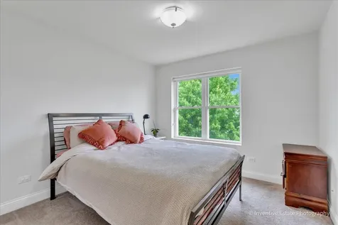 5642 North Lockwood Avenue Chicago IL 60646