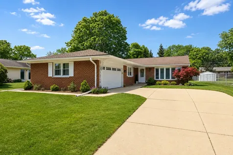 1742 East Tano Lane Mount Prospect IL 60056