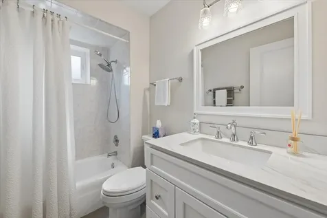 1742 East Tano Lane Mount Prospect IL 60056