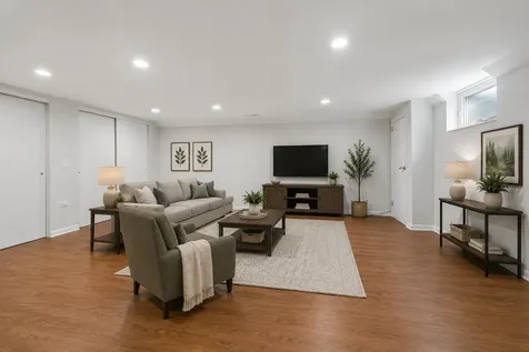 1742 East Tano Lane Mount Prospect IL 60056