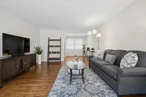 1742 East Tano Lane Mount Prospect IL 60056