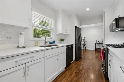 1742 East Tano Lane Mount Prospect IL 60056