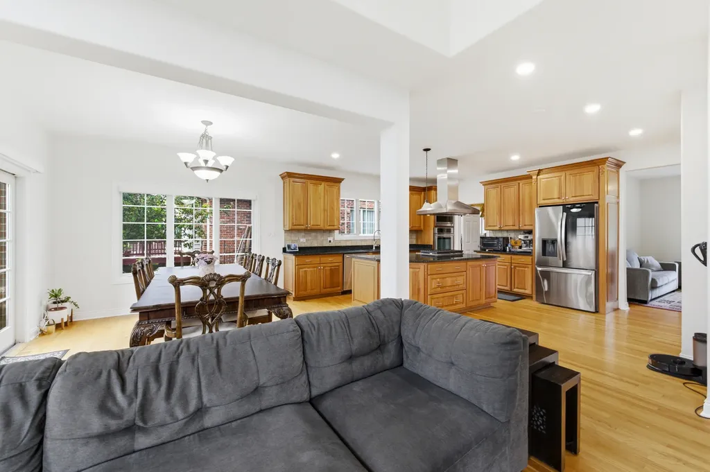 801 Shannon Lake Court Westmont IL 60559