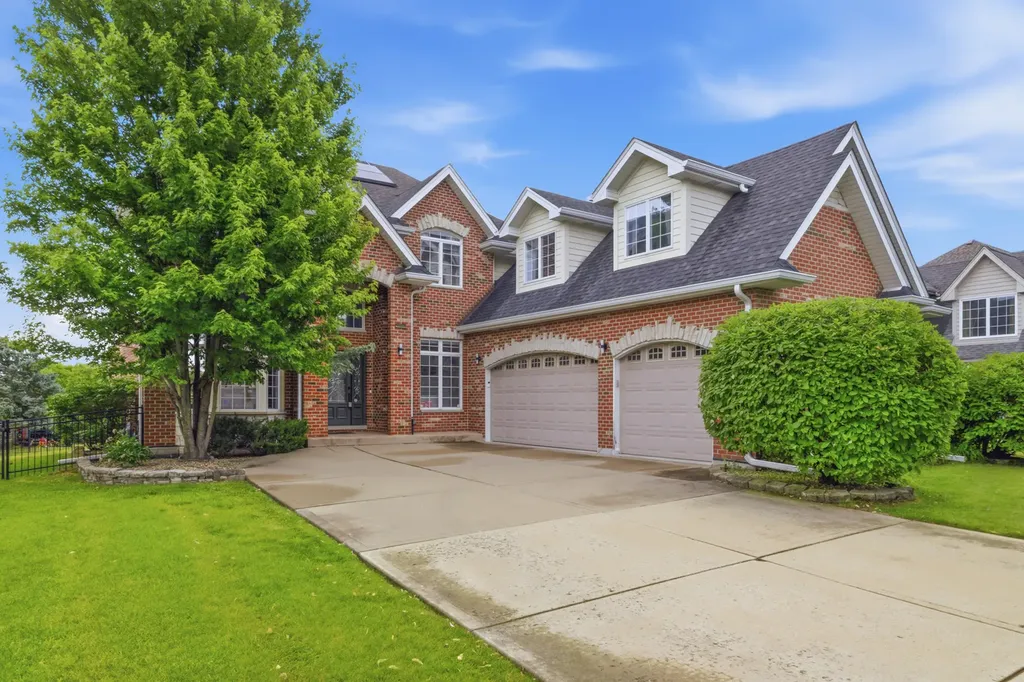 801 Shannon Lake Court Westmont IL 60559