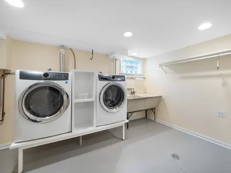727 Harms Road Glenview IL 60025