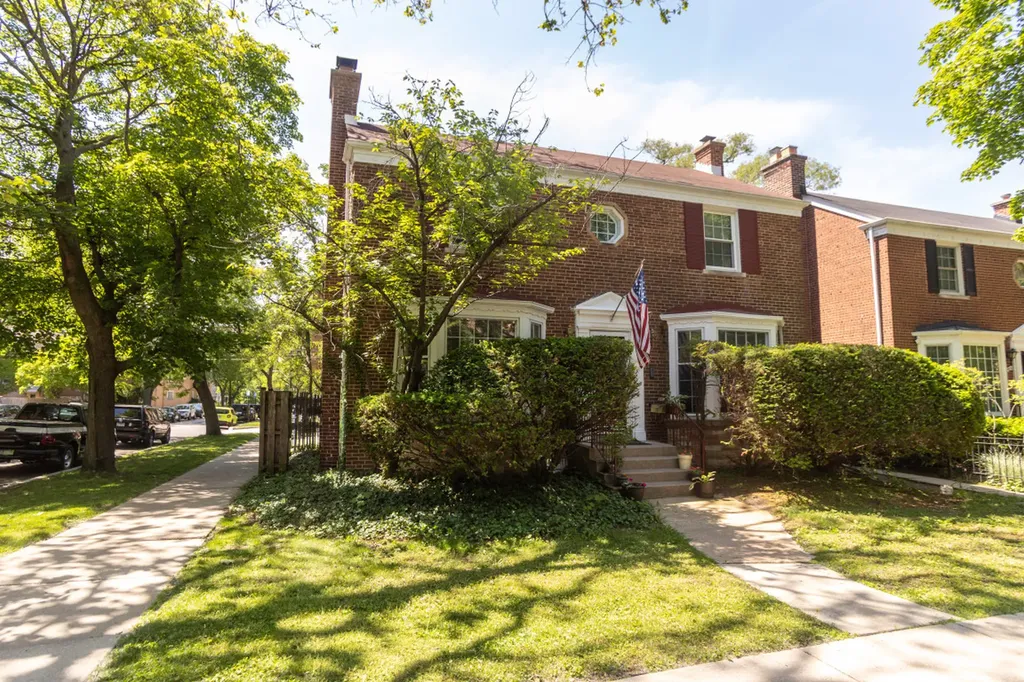 2701 West Fitch Avenue Chicago IL 60645