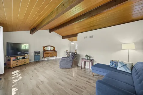 34 Londonderry Lane Lincolnshire IL 60069