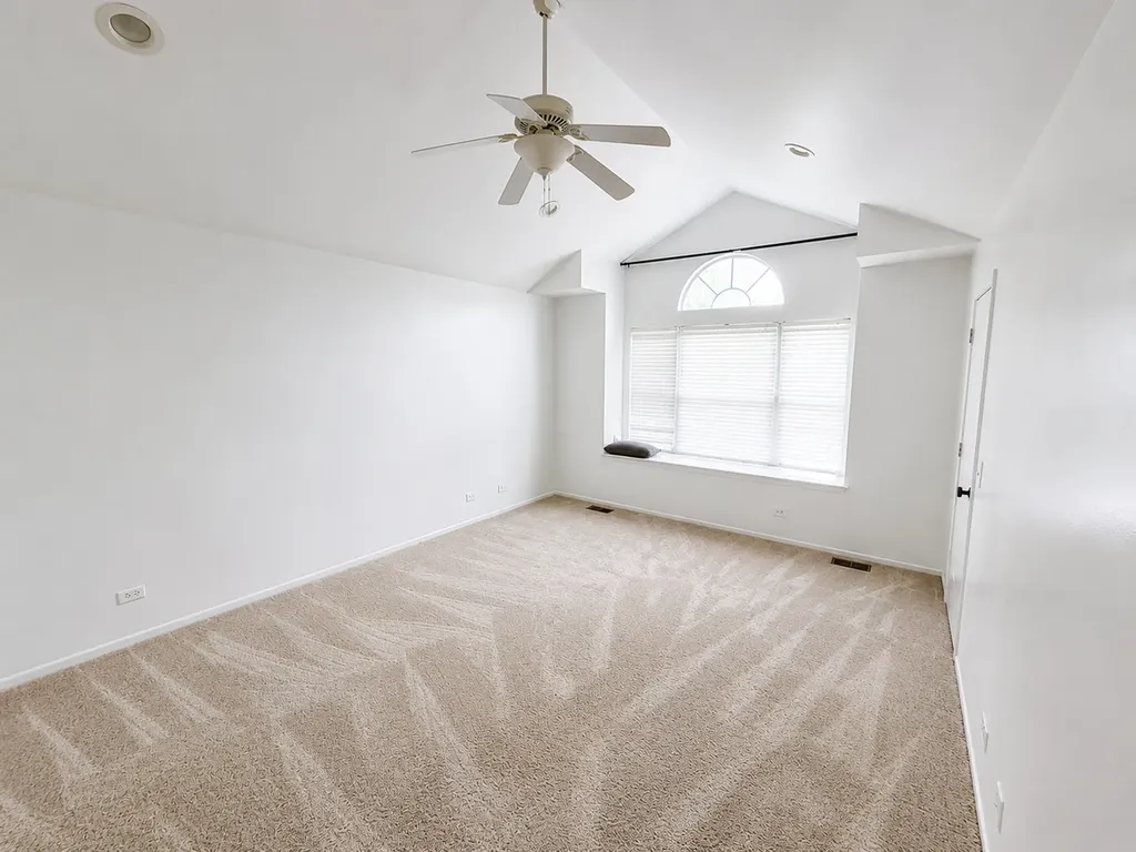 110 Thistle Court Schaumburg IL 60194