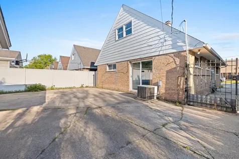 8422 West 45th Street Lyons IL 60534