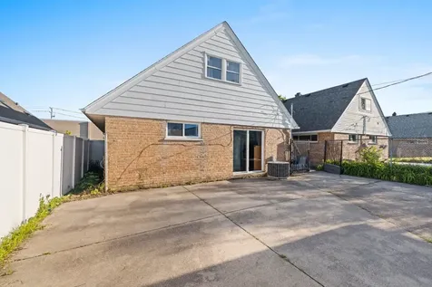 8422 West 45th Street Lyons IL 60534