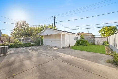 8422 West 45th Street Lyons IL 60534