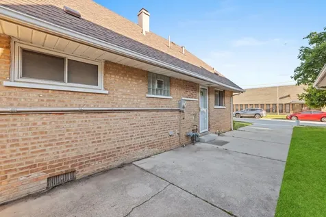 8422 West 45th Street Lyons IL 60534