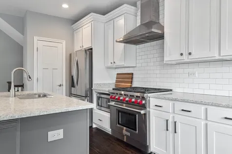 624 Parkside Court Libertyville IL 60048