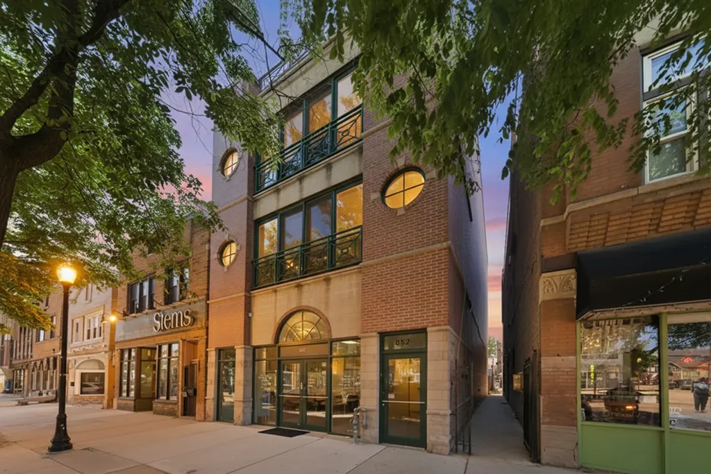 852 North Ashland Avenue Chicago IL 60622