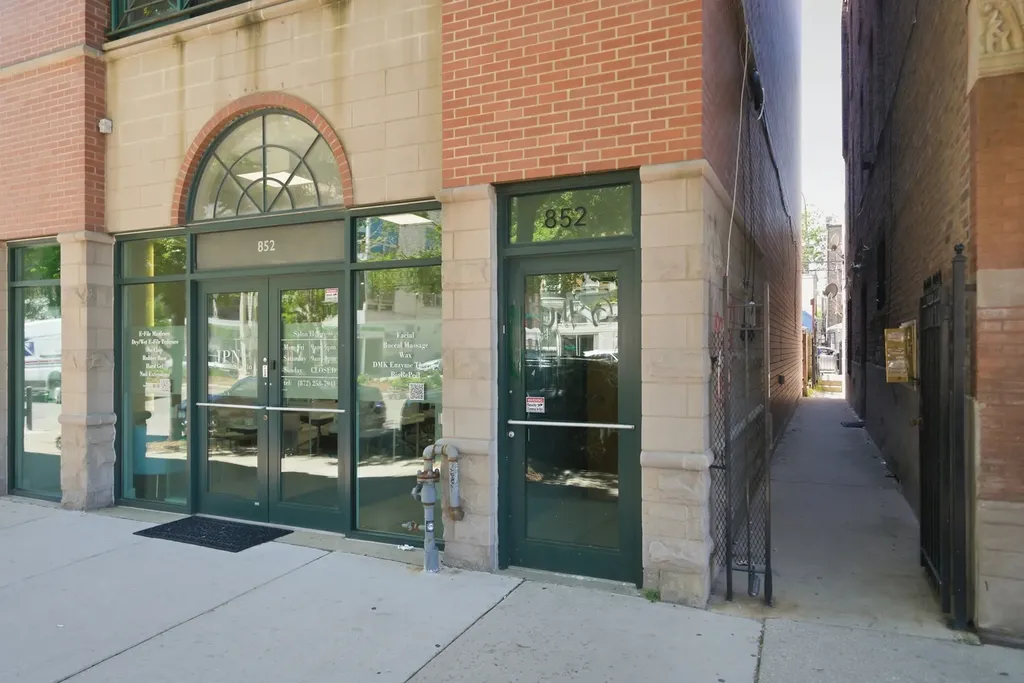 852 North Ashland Avenue Chicago IL 60622