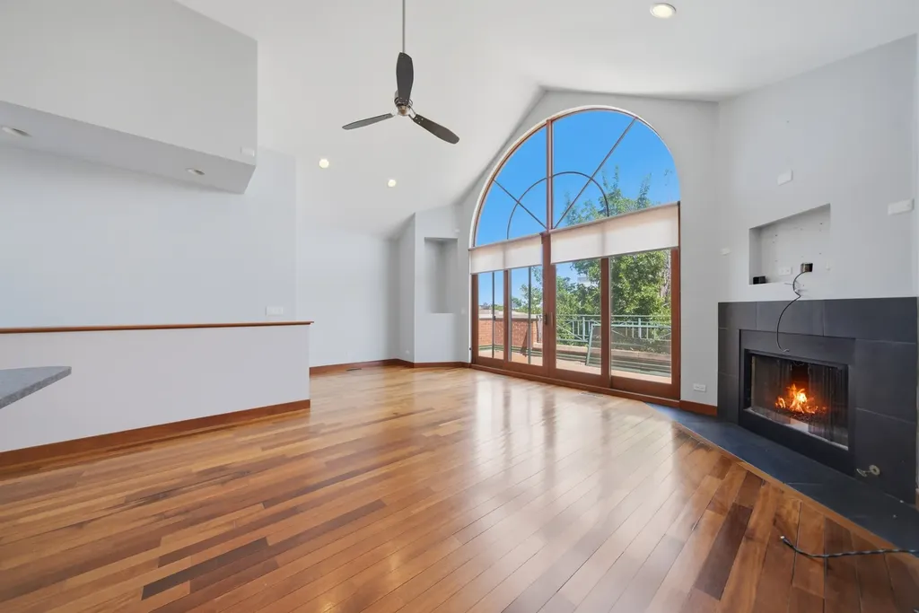 852 North Ashland Avenue Chicago IL 60622