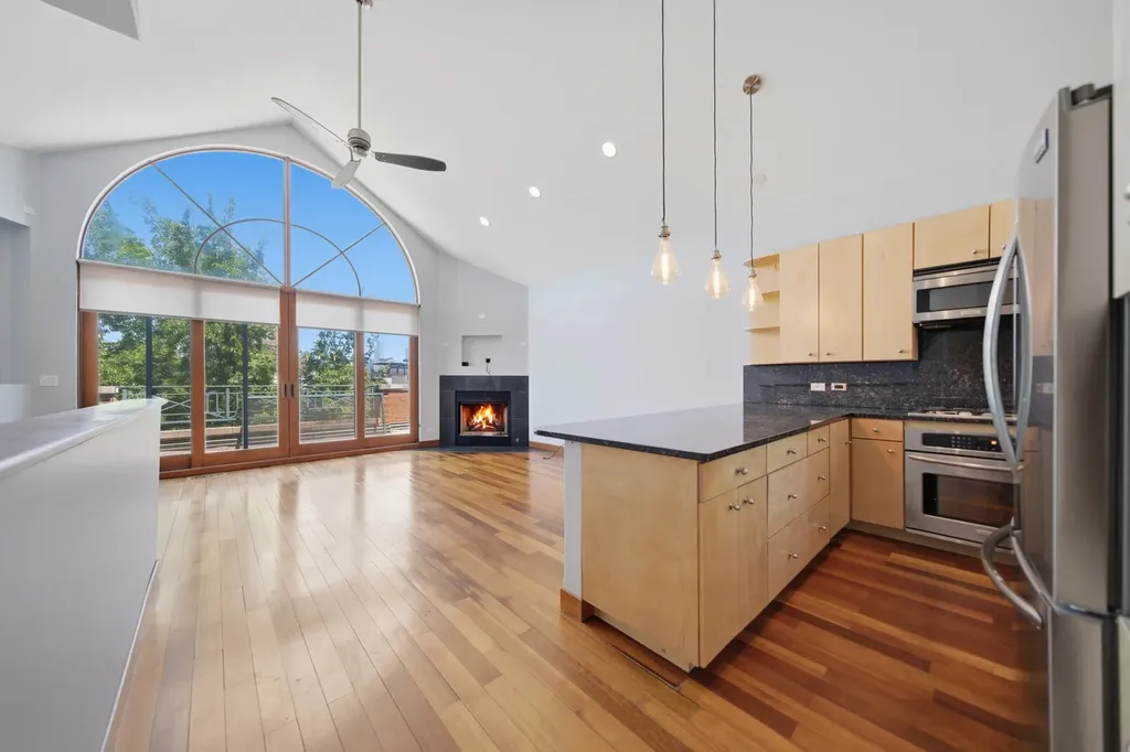 852 North Ashland Avenue Chicago IL 60622