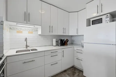 4343 North Clarendon Avenue Chicago IL 60613