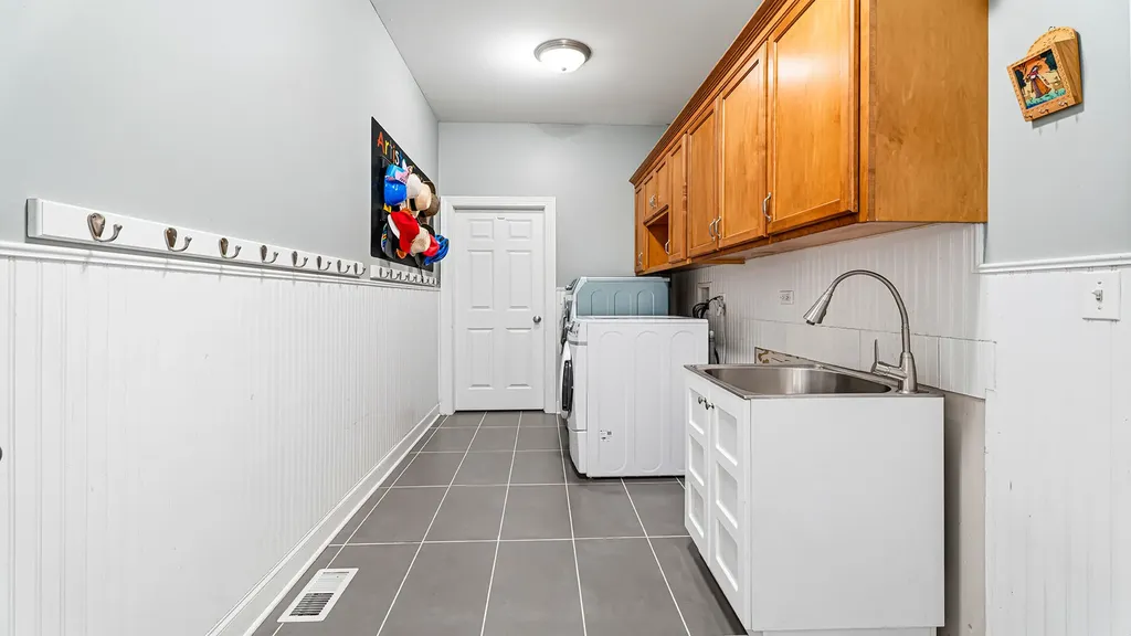3511 Kestral Drive Naperville IL 60564