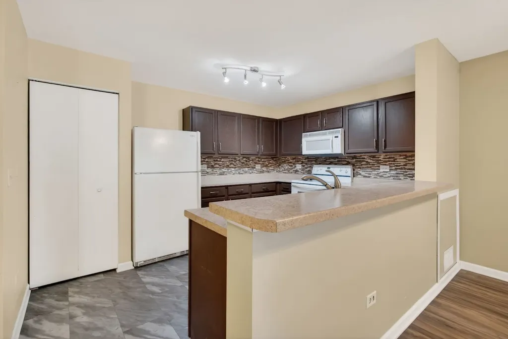 1628 Mcclure Road Aurora IL 60505
