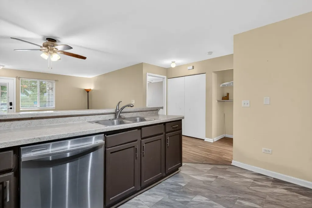 1628 Mcclure Road Aurora IL 60505