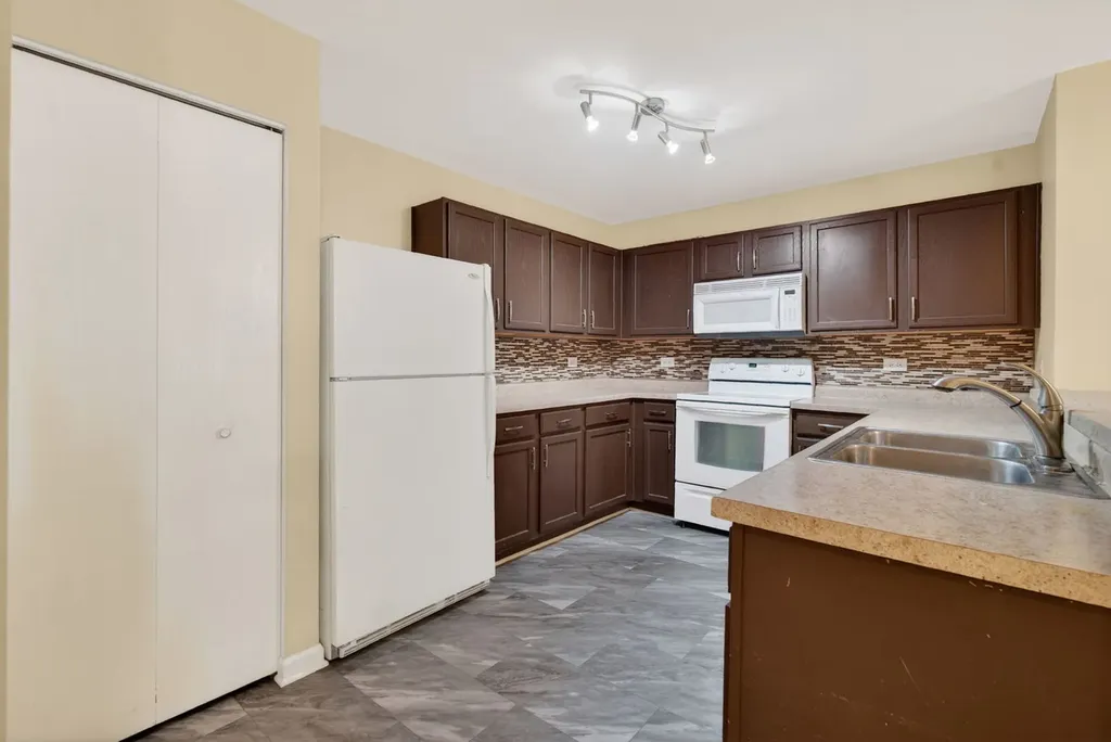1628 Mcclure Road Aurora IL 60505