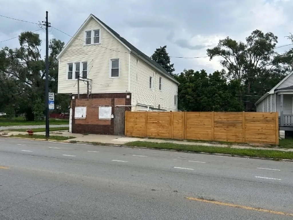256 West 115th Street Chicago IL 60628