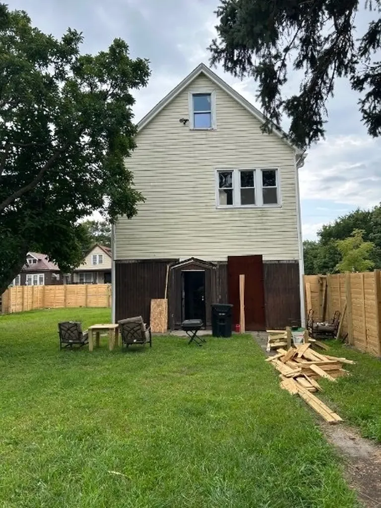 256 West 115th Street Chicago IL 60628