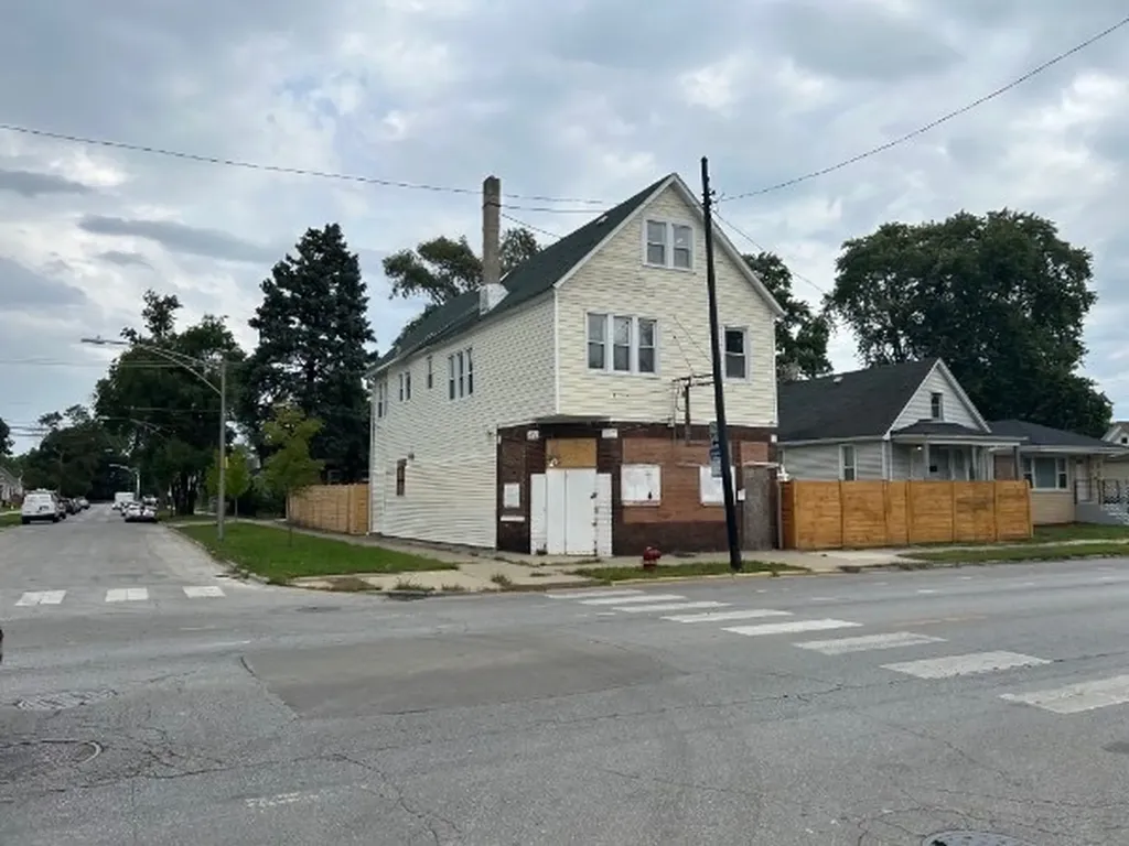 256 West 115th Street Chicago IL 60628