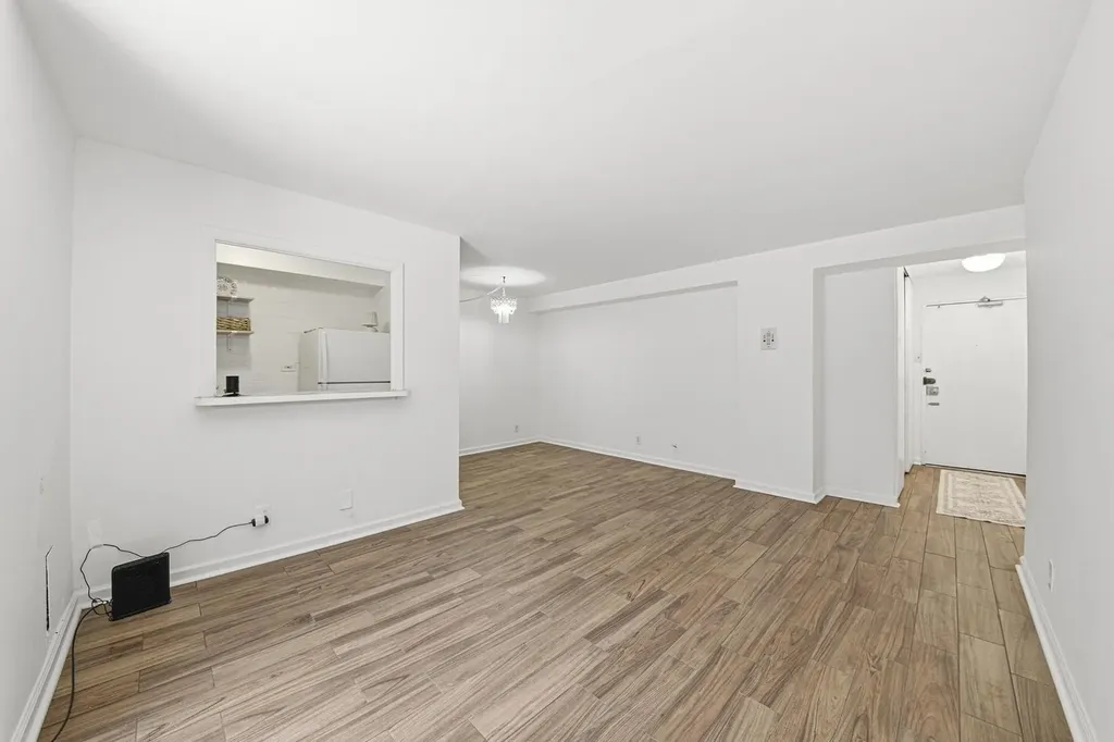 6118 North Sheridan Road Chicago IL 60660