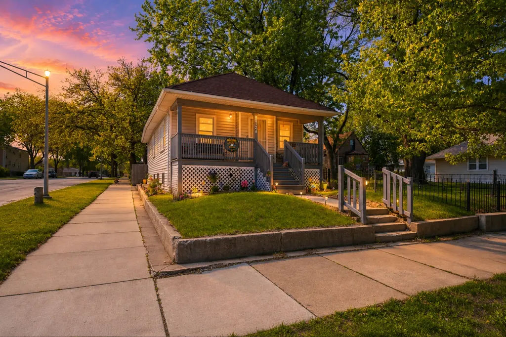12124 South Edbrooke Avenue Chicago IL 60628