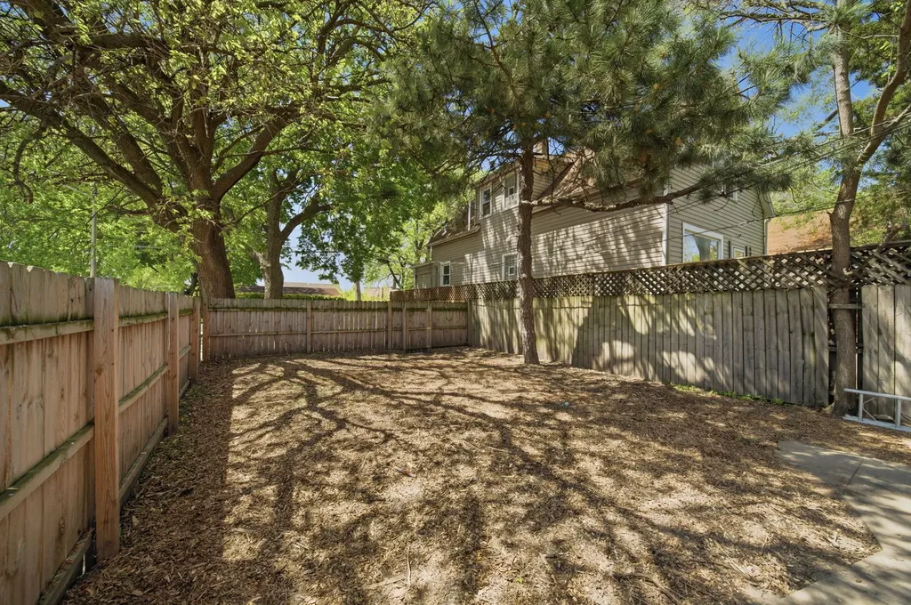 12124 South Edbrooke Avenue Chicago IL 60628